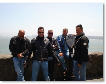 De groep bij de Golden Gate Bridge
