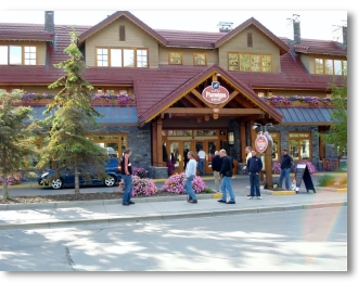 Hotel Ptarmigan Inn in Banff