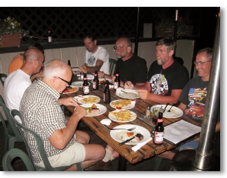 Op het terras in White Rock, de laatste Hot Wings